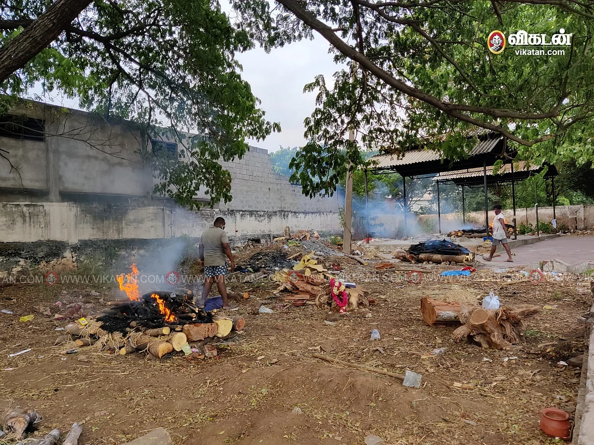 கொரோனா இல்லாத மரணங்கள் திறந்தவெளியில் எரியூட்டப்படுகின்றன.