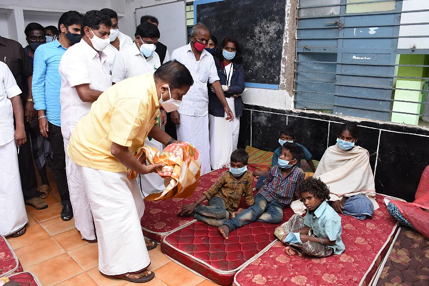 மீட்பு முகாம்