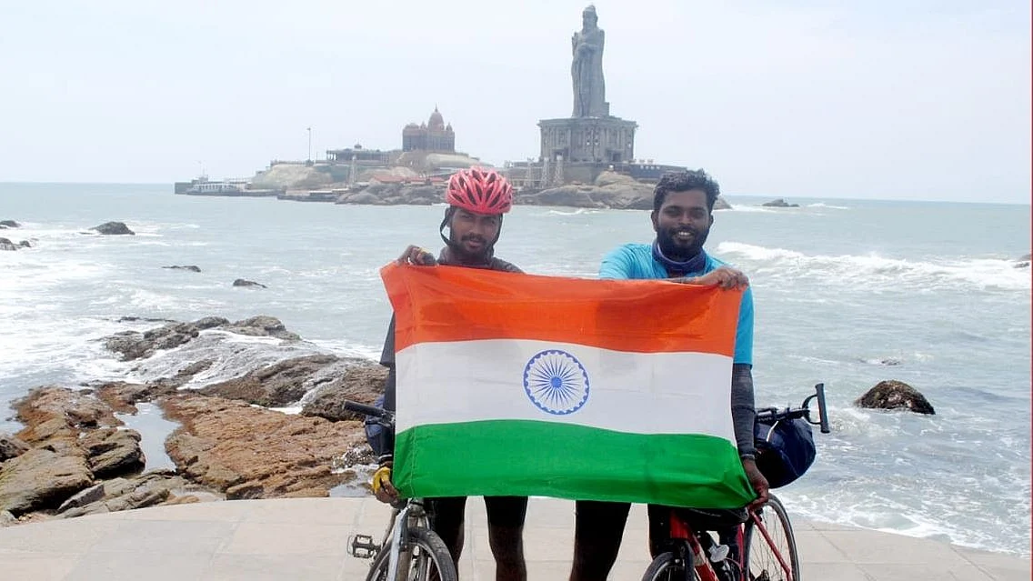 தடுப்பூசி விழிப்புணர்வுக்காக சைக்கிள் பயணம்