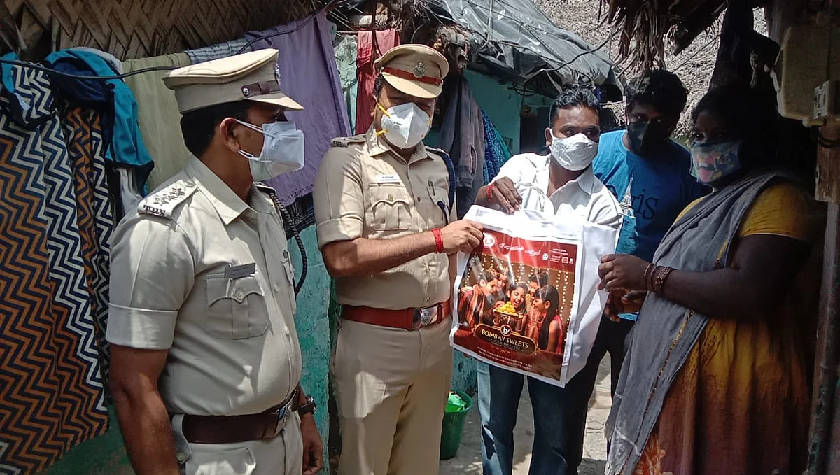 வேலையிழந்த குடும்பங்களுக்கு உதவிய போலீஸ்