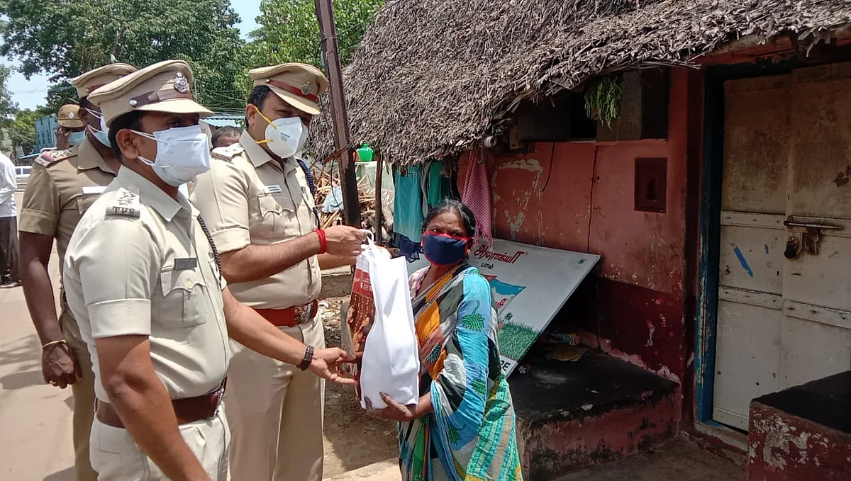 நிவாரணம் வழங்கிய போலீஸ் எஸ்.பி தேஷ்முக் சேகர் சஞ்சய்