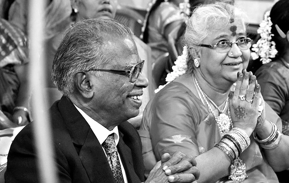 மகன் தந்தைக்காற்றிய உதவி மக்களுக்கு உழைத்தல்!