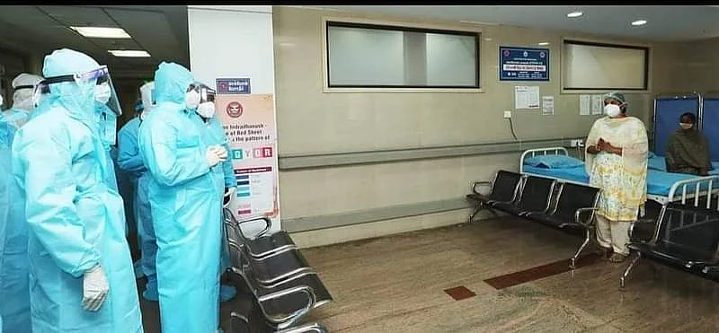 கொரோனா வார்டில் முதல்வர் விசிட்