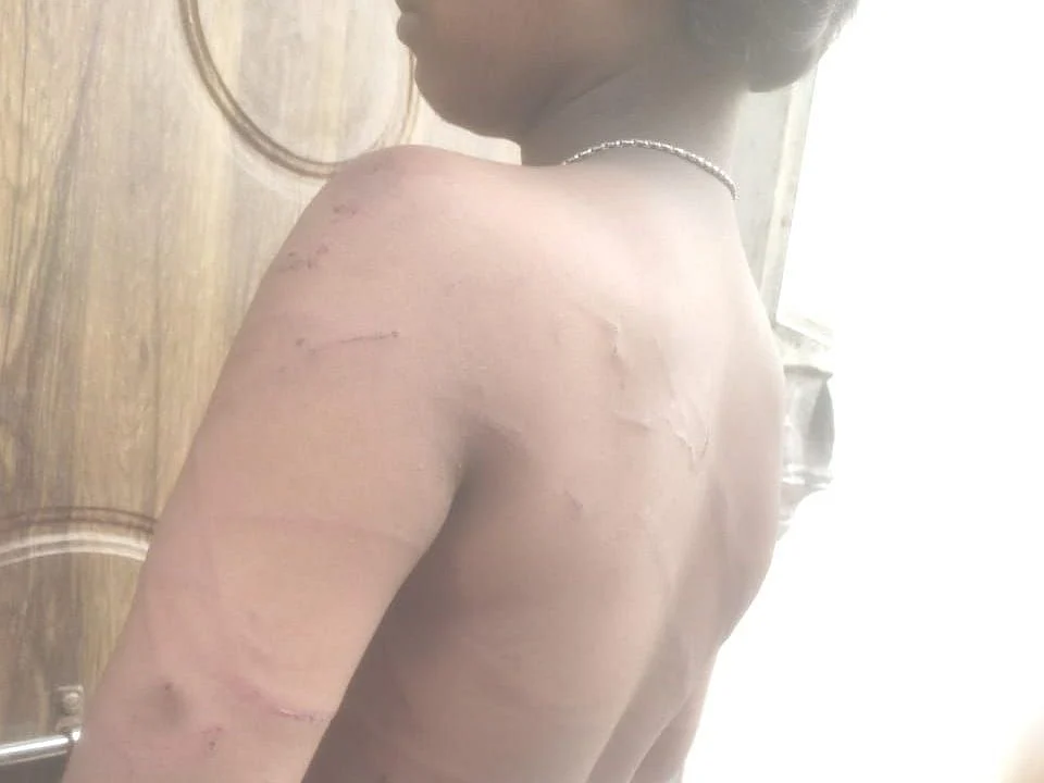 வேலூர்: செல்போன் திருடியதாக சந்தேகம் - சிறுவனை மரத்தில் கட்டிவைத்து தாக்கிய கொடூரம்
