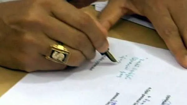 ஸ்டாலினின் முதல் கையெழுத்து