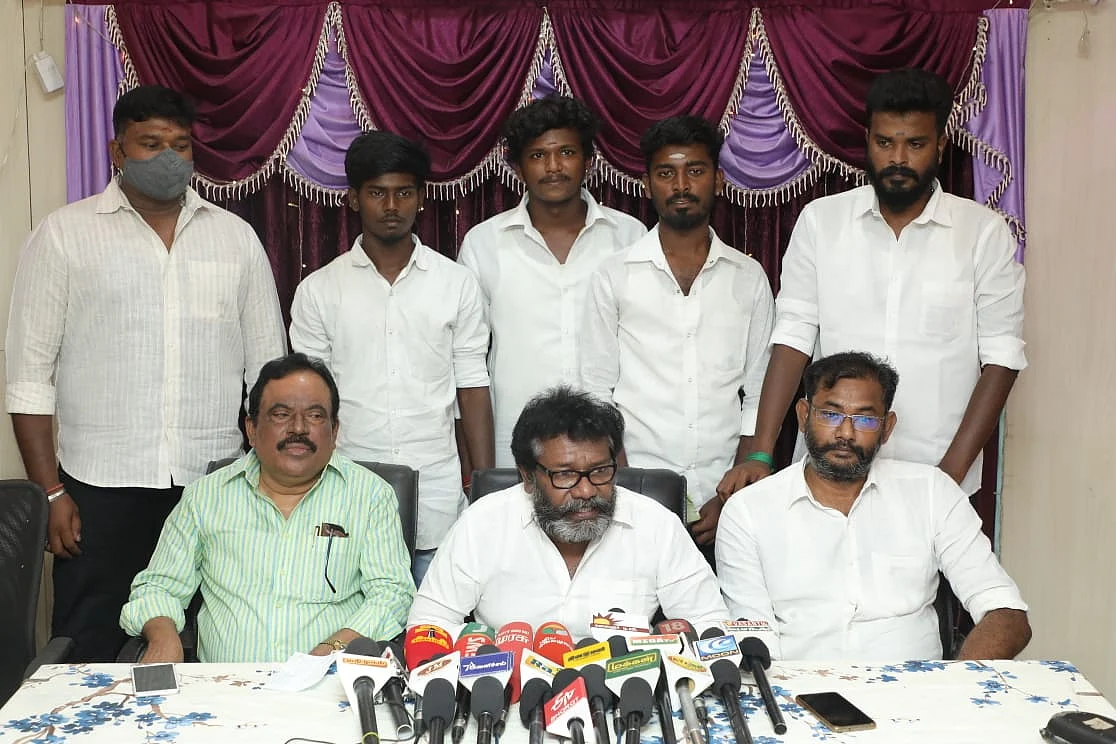 முக்குலத்தோர் புலிப்படை கட்சியின் தலைவர் கருணாஸ்.