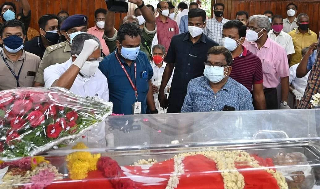 கெளரி அம்மா உடலுக்கு அஞ்சலி செலுத்திய கேரள முதல்வர் பினராயி விஜயன்