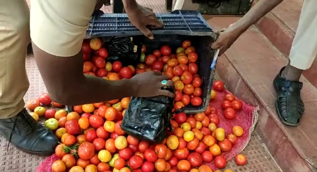 பறிமுதல் செய்யப்பட்ட மது பாட்டில்கள்