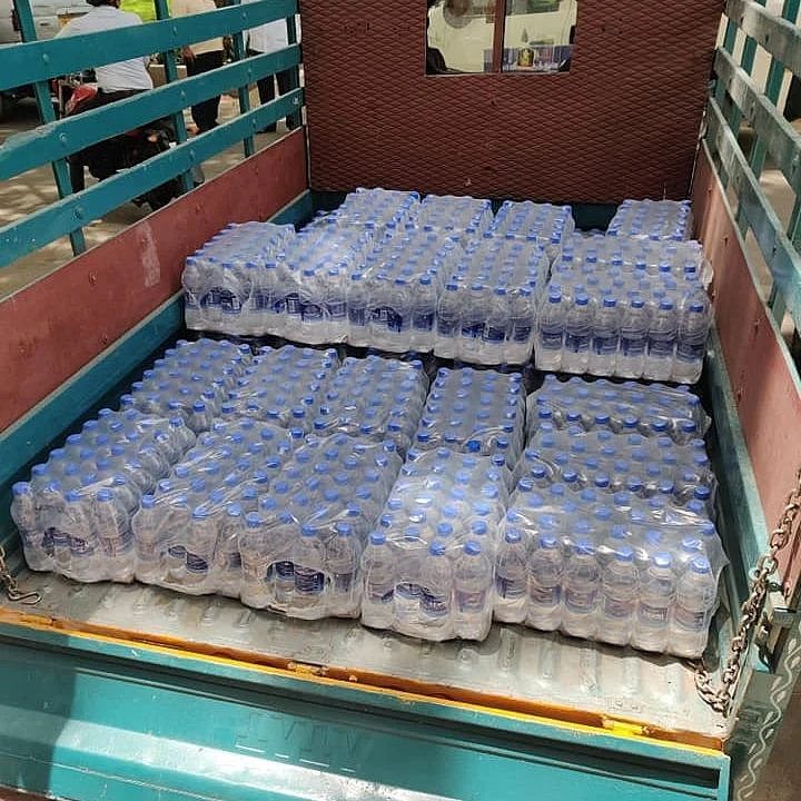 கொரோனா - 1000 தண்ணீர் பாட்டில்கள்