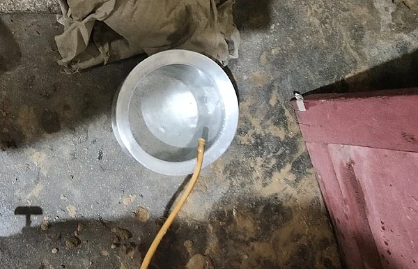 கடைசியாக சாராயம் வடியும் பாத்திரம்