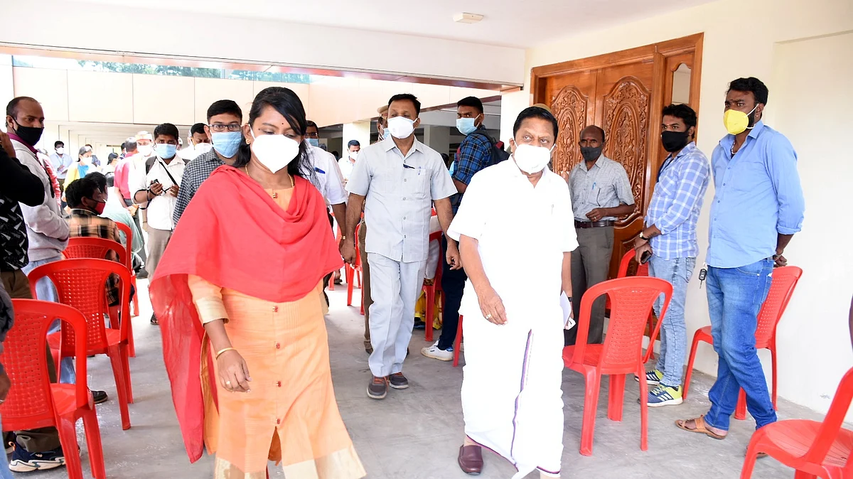 ஆட்சியர், வனத்துறை அமைச்சர்