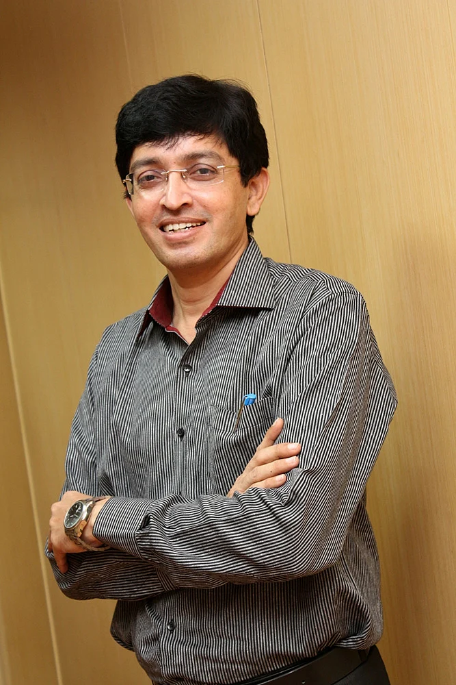மிஸ்டர் கழுகு: தேர்தல் தோல்வி... அண்ணனிடம் பேச மறுக்கும் முன்னாள் அமைச்சர்!
