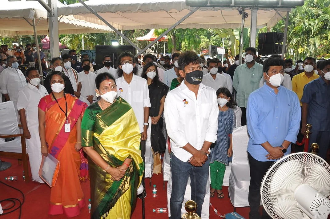முதலமைச்சர் பதவியேற்பு விழாவில் துர்கா ஸ்டாலின், உதயநிதி