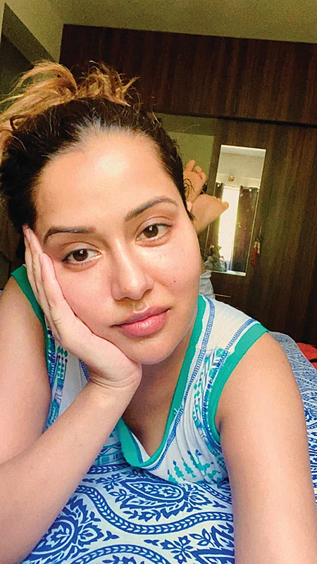 Raiza: திரும்ப வந்துட்டேன்னு சொல்லு!
