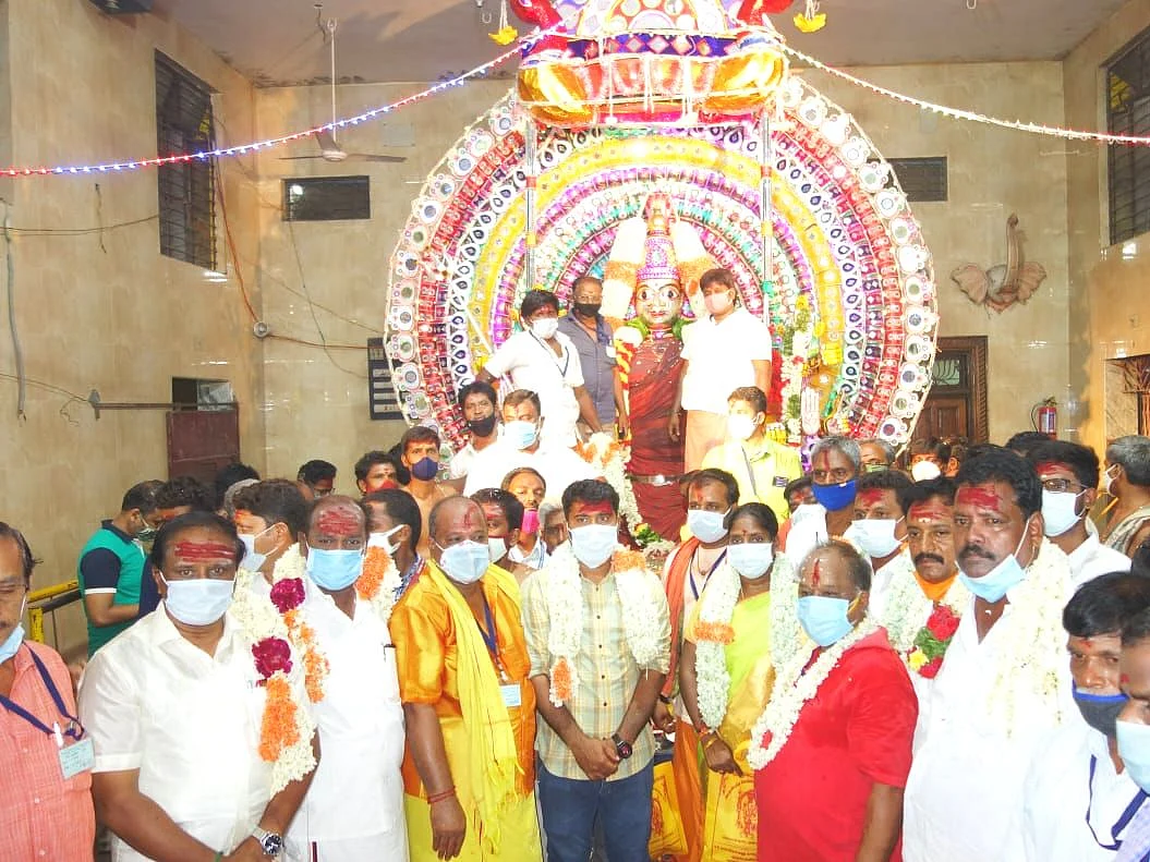 எளிமையான முறையில் நடைபெற்ற தேரோட்டம்