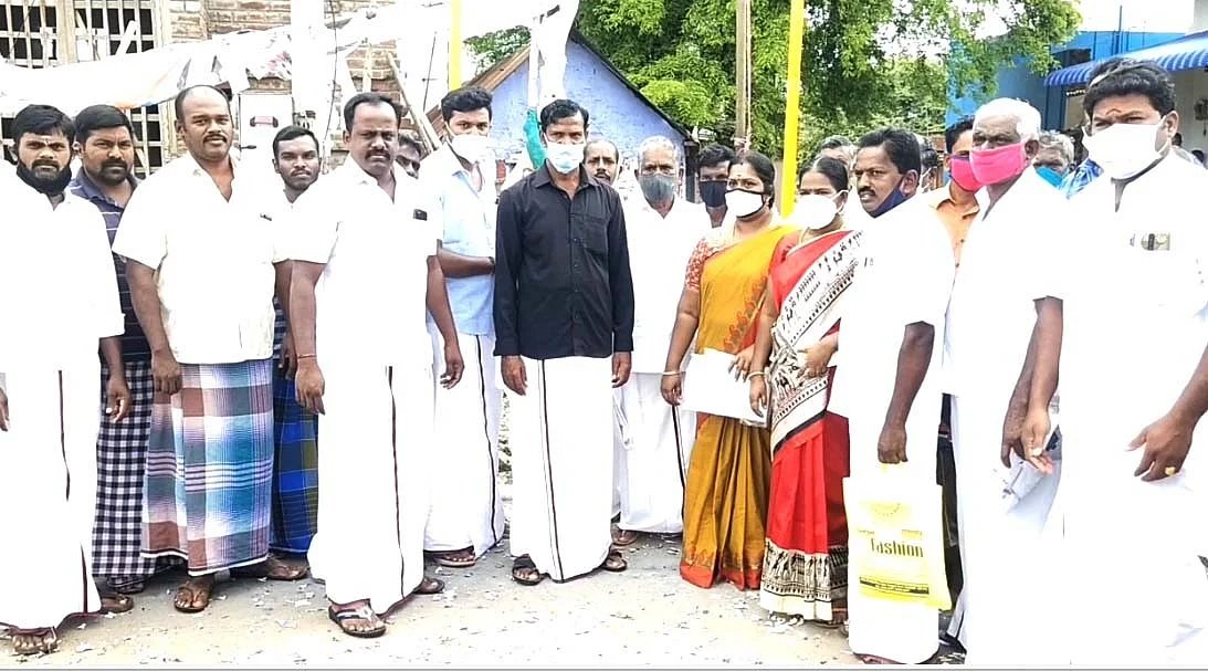 கறுப்புச்சட்டையில் சேகர்