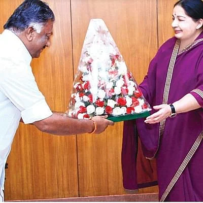 இந்த பொக்கே, அப்போதே ரூ. 7,000