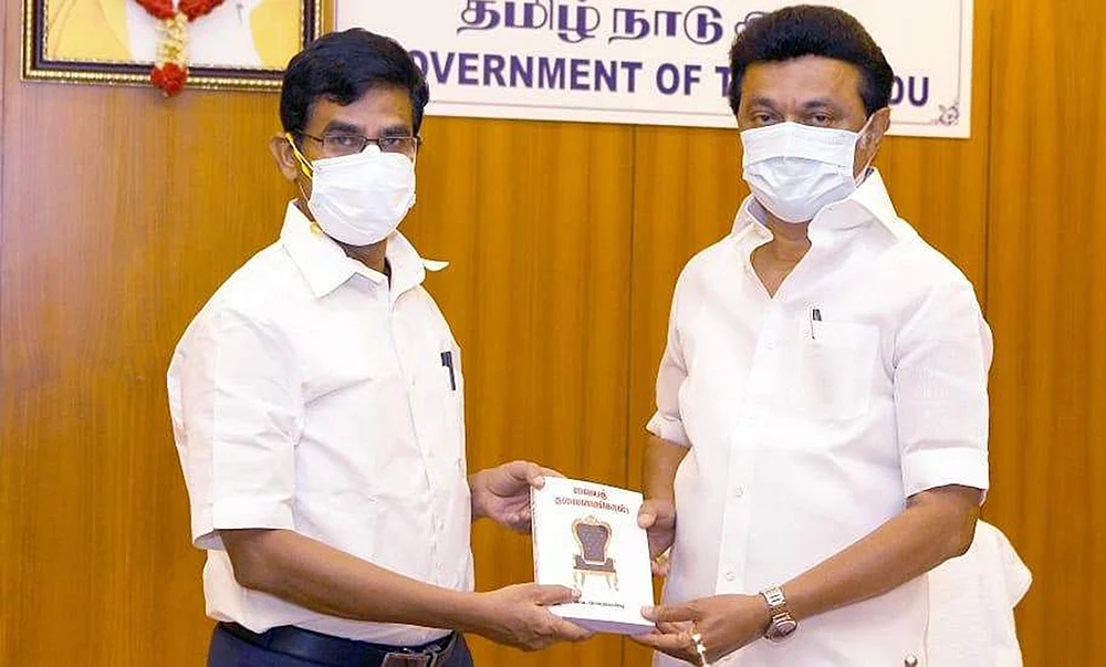 மிஸ்டர் கழுகு: முதல் பந்திலேயே சிக்ஸர் அடித்த ஸ்டாலின்!