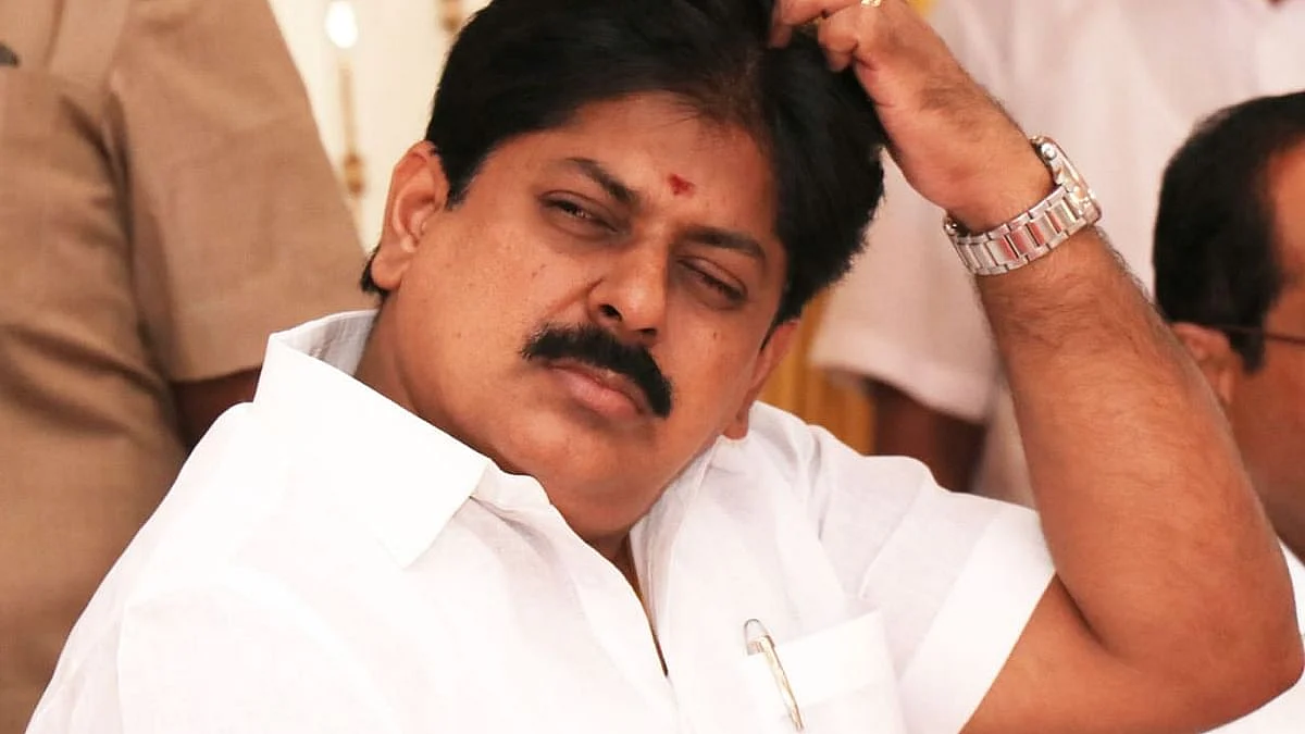 முன்னாள் அமைச்சர் மணிகண்டன்
