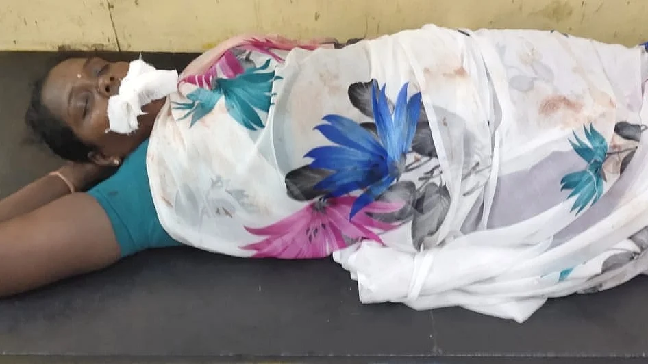 நாக்கை அறுத்துக்கொண்ட வனிதா