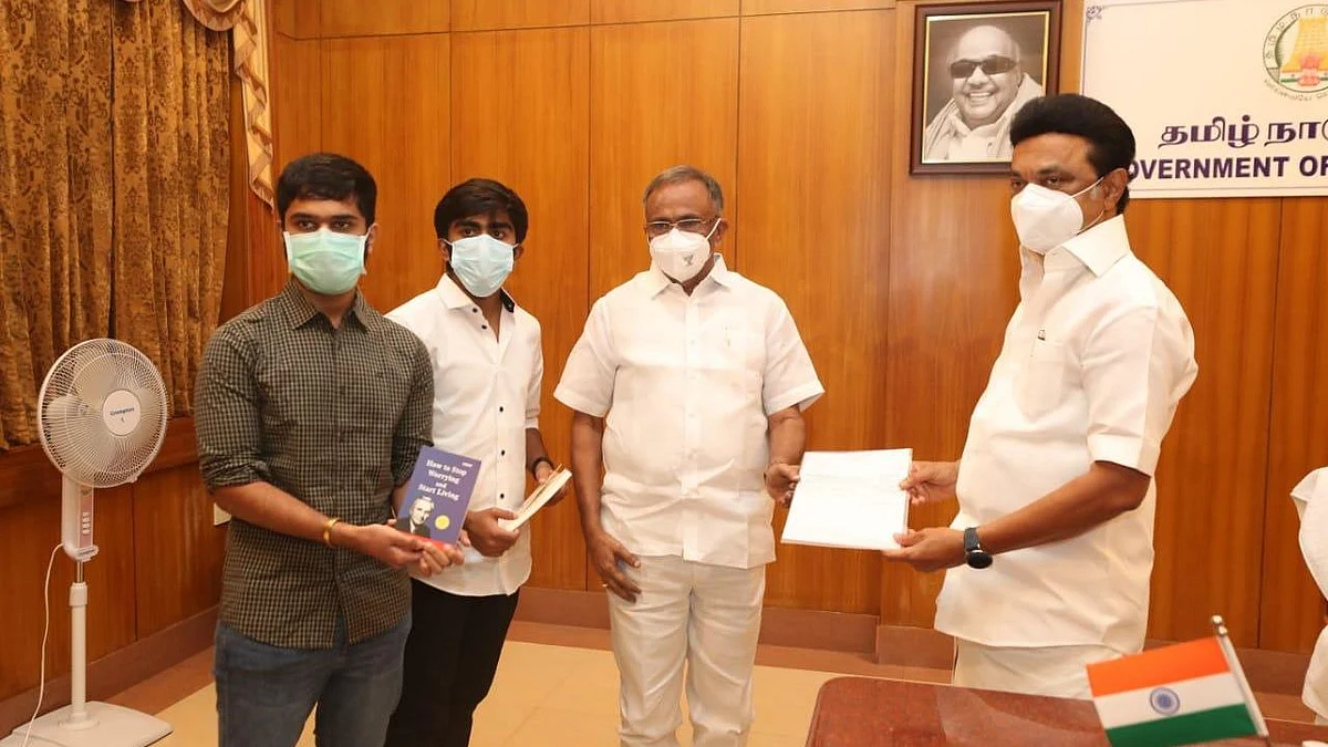 வேலம்மாள் கல்வி அறக்கட்டளை நிதியுதவி