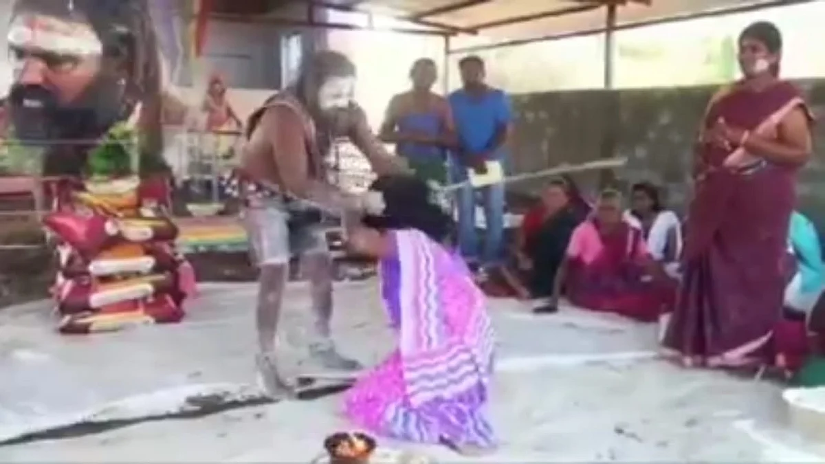 பெண்ணை அடிக்கும் சாமியார்