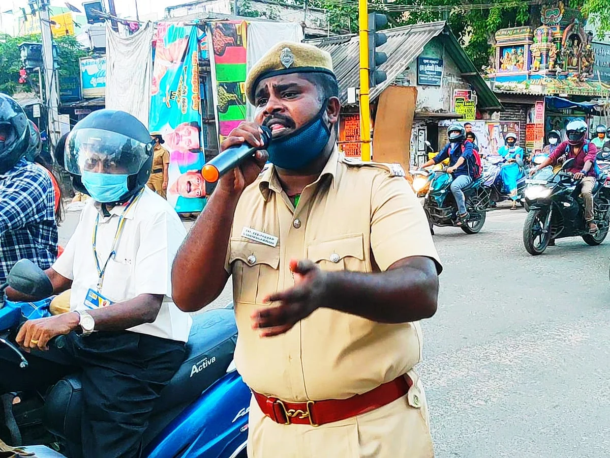 மதுரை: சாலைகளில் கொரோனா விழிப்புணர்வு பாடல் பாடி அசத்தும் மதிச்சியம் பாலா!
