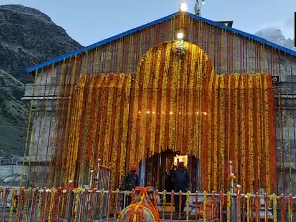 கேதார்நாத்: ஆறு மாதங்களுக்குப் பின் திறக்கப்பட்ட கோயில்... பக்தர்களுக்கு அனுமதியில்லை!