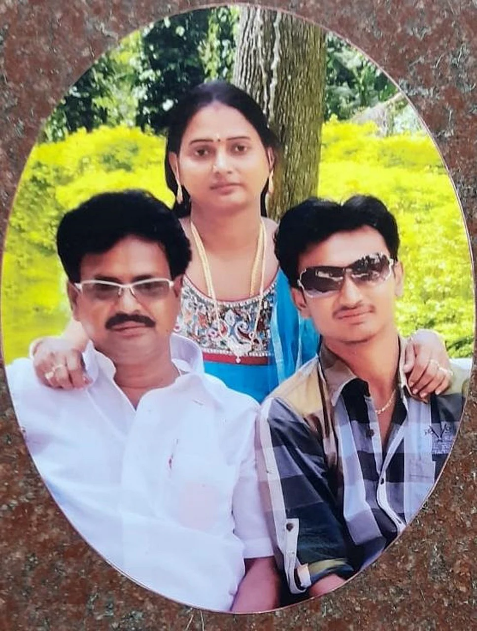 மீனாவுடன் தற்கொலை செய்து கொண்ட தந்தை மகன்