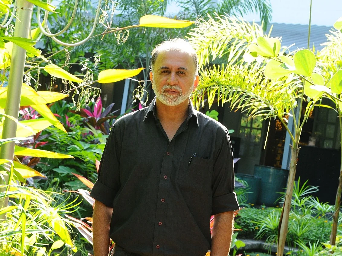 `வன்கொடுமைக்கு ஆளானவரைப் போல அந்தப் பெண் நடந்து கொள்ளவில்லை!' - தருண் தேஜ்பால் வழக்கில் நீதிமன்றம்