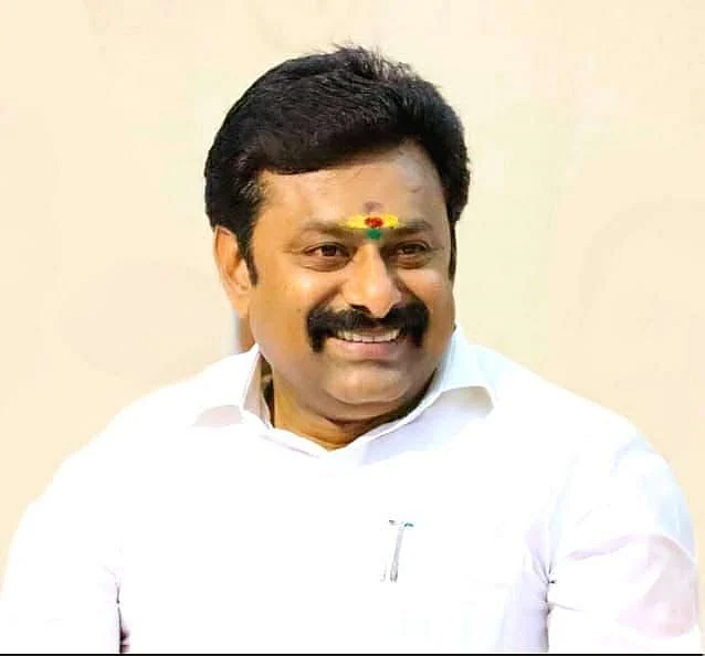 ஜனனி சதீஷ்குமார்