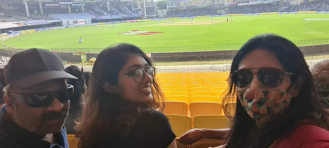 குடும்பத்தினருடன் தேவதர்ஷினி