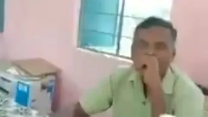 குஜிலியம்பாறை வட்ட வழங்கல் அதிகாரி சரவணன்