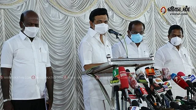 முதல்வருடன் அமைச்சர்கள்