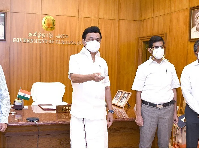 கரூர்: `டி.என்.பி.எல் ஆலையில் 200 படுக்கைகள் கொண்ட சிகிச்சை மையம்!' - திறந்து வைத்தார் முதல்வர்