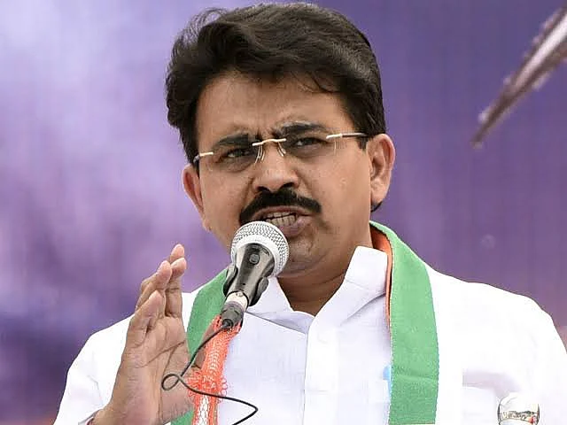மகாராஷ்டிரா: 'ராகுல் காந்தியின் நம்பிக்கைக்குரிய காங்கிரஸ் எம்.பி. ராஜீவ் சாதவ் உயிரிழந்தார்.'