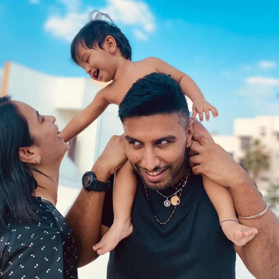 சுஜா வருணி பங்கேற்கும் `அம்மாவாகிய நான்!' - அவள் விகடனின் சிறப்பு ஆன்லைன் நிகழ்ச்சி #WowMom | Aval vikatan mother's day special webinar with Actress suja varunee 2 சுஜா வருணி