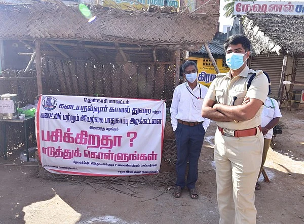 சாலையோர உணவுக் குடில்