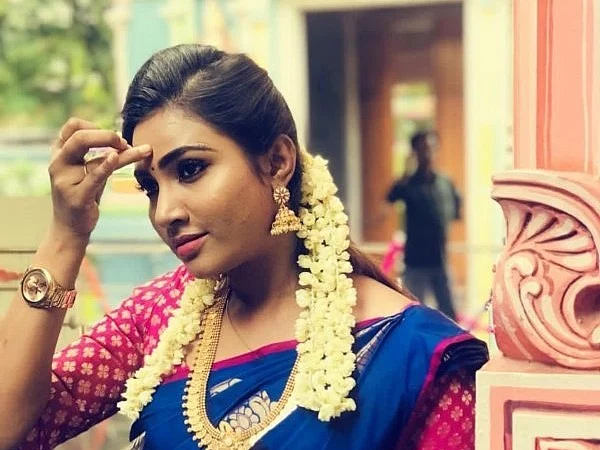 ``மகனும், நவம்பர் ஸ்டோரியும் இந்தப் பிறந்தநாளை ஸ்பெஷல் ஆக்கிட்டாங்க!" - `மைனா' நந்தினி