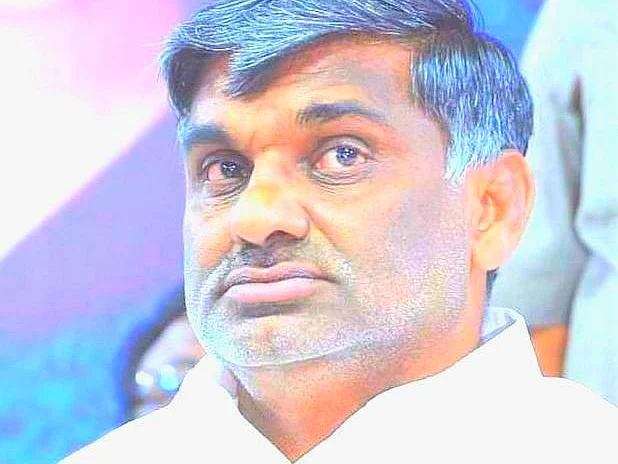 வேலூர் :`வீரமணியை நம்பாதீர்கள் என்று அன்றே சொன்னோம்' - தோல்விக்குக் காரணம் கூறும் அதிருப்தியாளர்கள்