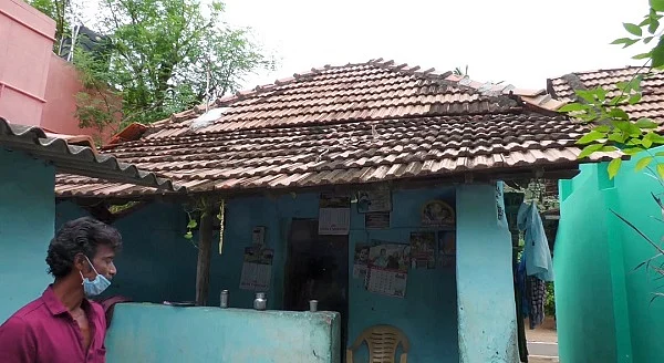 சிறுவர்களின் ஓட்டு வீடு