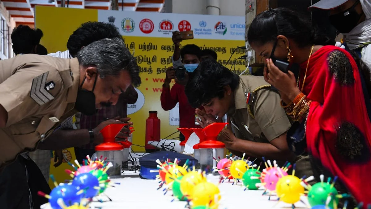 பொது இடங்களில் ஆவி பிடித்தல் முகாம்