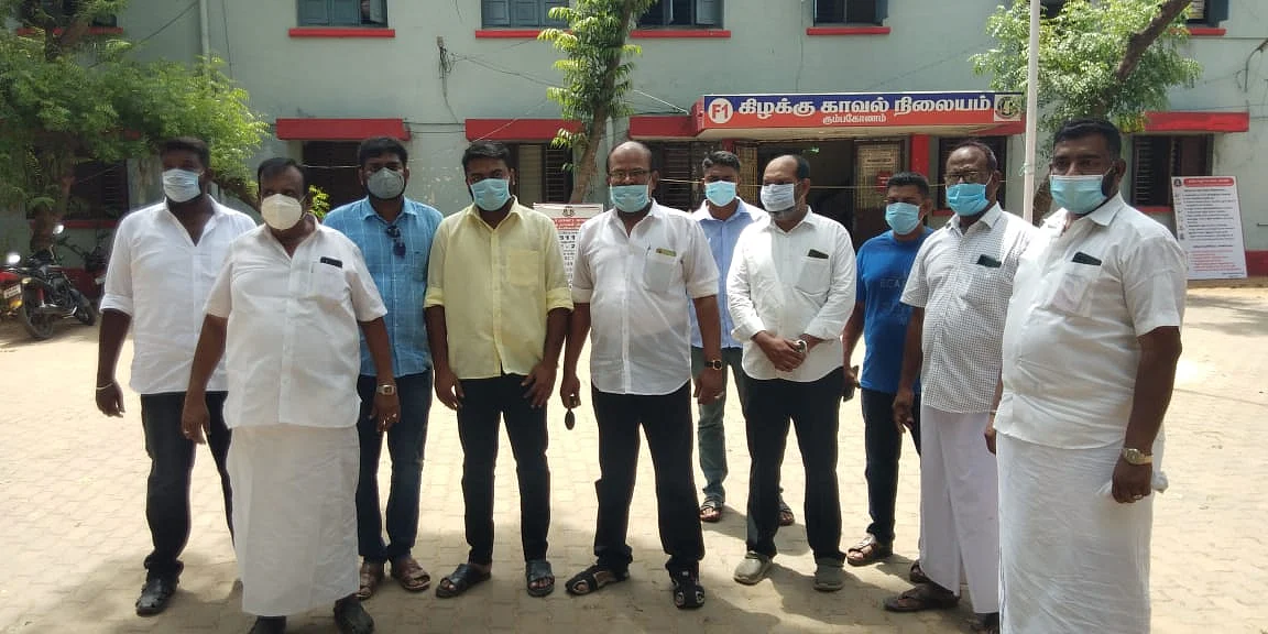 போலீஸில் புகார்