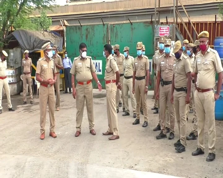 பாதுக்காப்பு பணியில் போலீஸார்