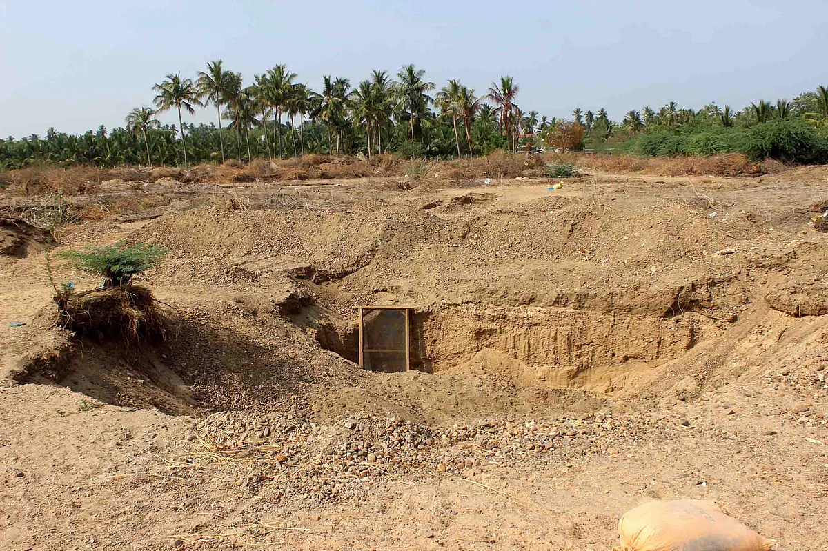 காவிரியில் மணல் கொள்ளை (பழைய படம்)