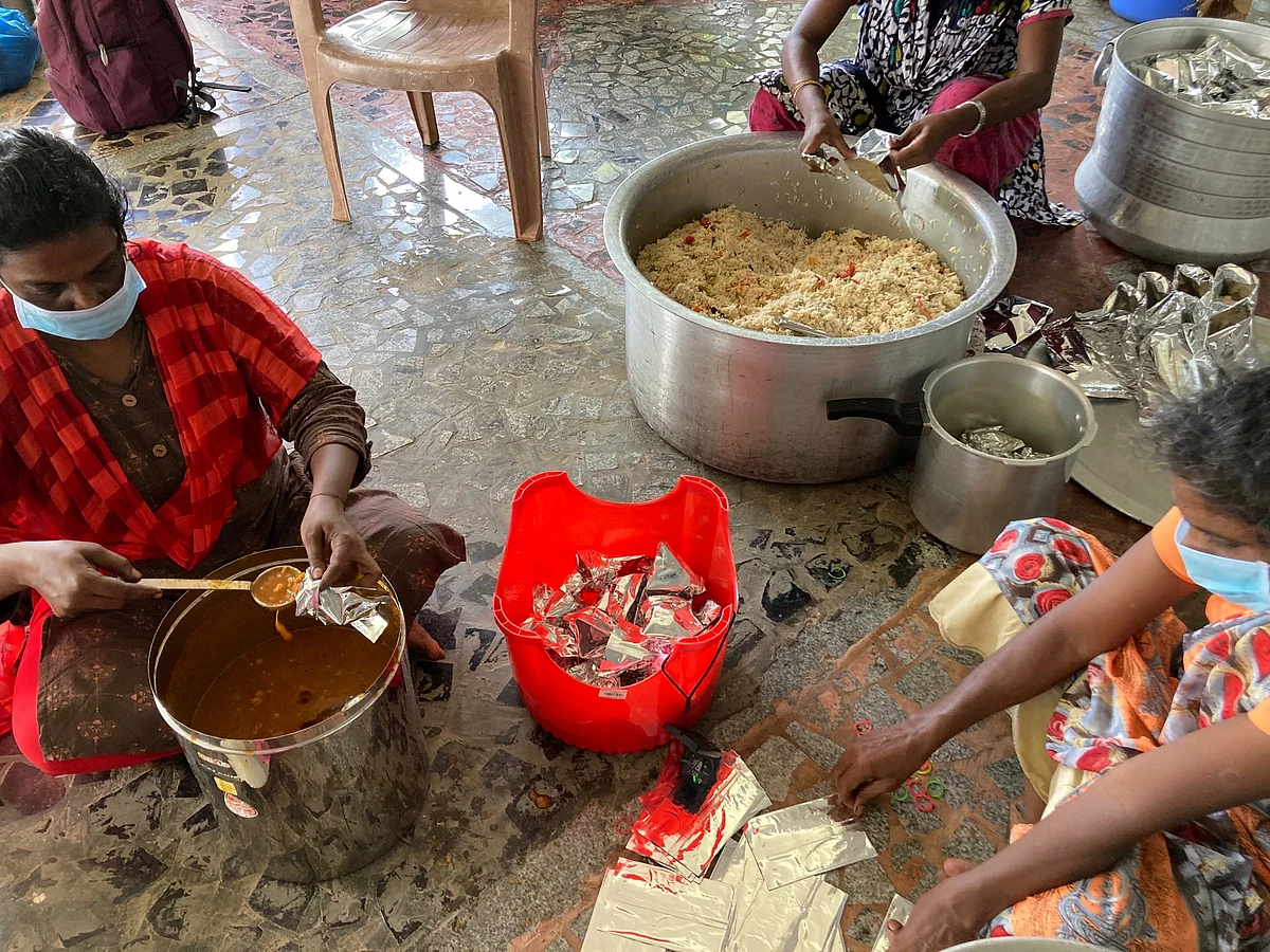 பேக்கிங் நடக்கிறது