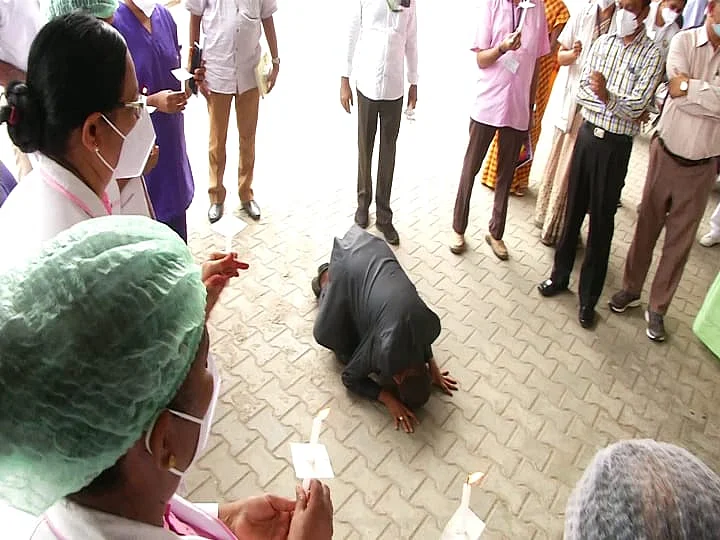 செவிலியர்கள் காலில் விழுந்த இ.எஸ்.ஐ முதல்வர்