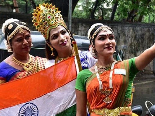 வாசகர் வாய்ஸ்: தமிழகத்தில் திருநங்கைகள் இனி பிச்சை எடுக்கக்கூடாது! - மாற்றுமா புதிய அரசு? #MyVikatan