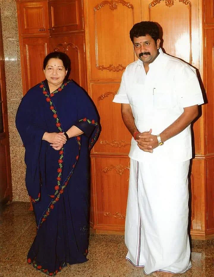 ஜெயலலிதாவுடன் விஷ்ணுபிரபு