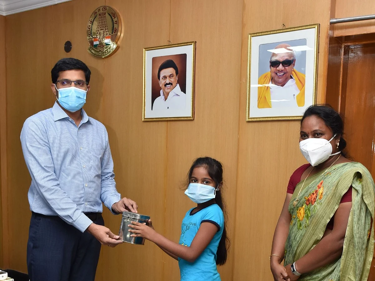 தஞ்சாவூர்: தந்தையின் நினைவு நாளுக்காகச் சேமித்த பணம்; கொரோனா தடுப்புப் பணிக்கு வழங்கிய மாணவி!